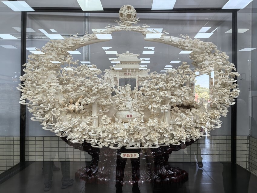 作品《金玉满堂》 牛骨  张民辉 (3).jpg